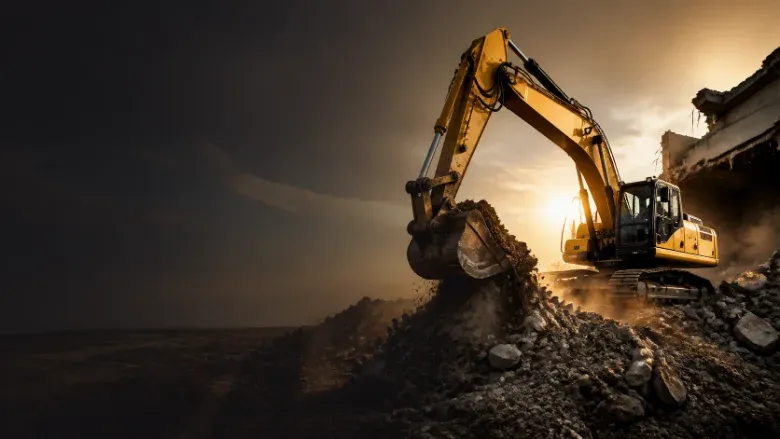 Excavator MITAI pe șantier