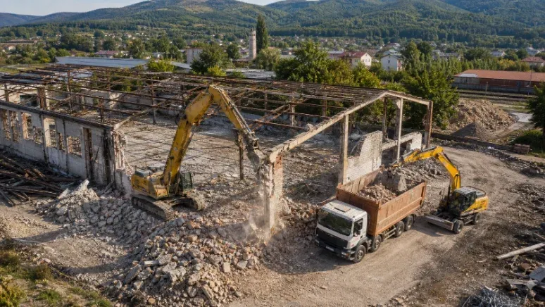 DEMOLARE — HALĂ 600 m² CU EVACUARE MOLOZ